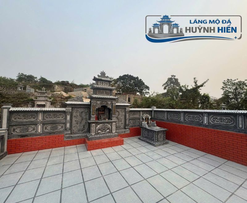 Lắp đặt lăng mộ đá nguyên khối cho khách hàng tại Hưng Yên