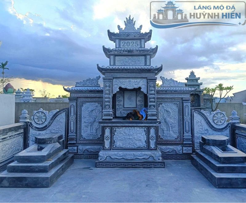 Mẫu lăng thờ chung (long đình đá) uy nghiêm trong khu lăng mộ