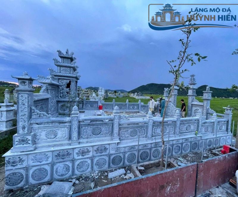 Lăng mộ đá tự nhiên nguyên khối bền đẹp tại Hồ Chí Minh