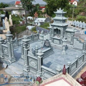 Khuôn viên lăng mộ đá xám đen nguyên khối