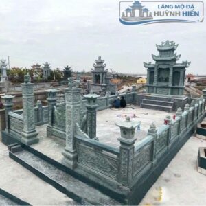 Khuôn viên lăng mộ đá