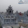 khuôn viên lăng mộ đá hoa văn truyền thống đẹp