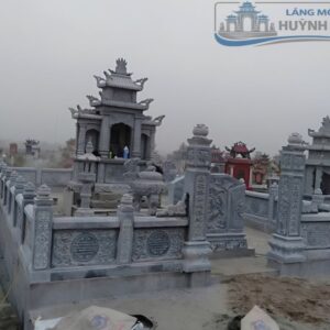 khuôn viên lăng mộ đá hoa văn truyền thống đẹp