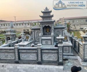 Tổng thể khu lăng mộ đá đẹp chuẩn phong thủy do Huỳnh Hiển thiết kế